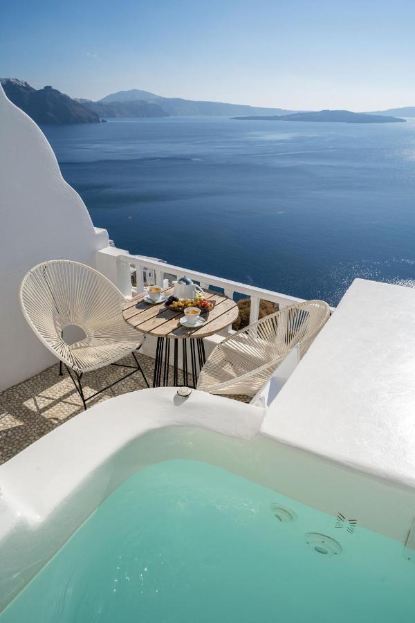 Classic Zimmer mit Whirlpool und Blick auf die Caldera