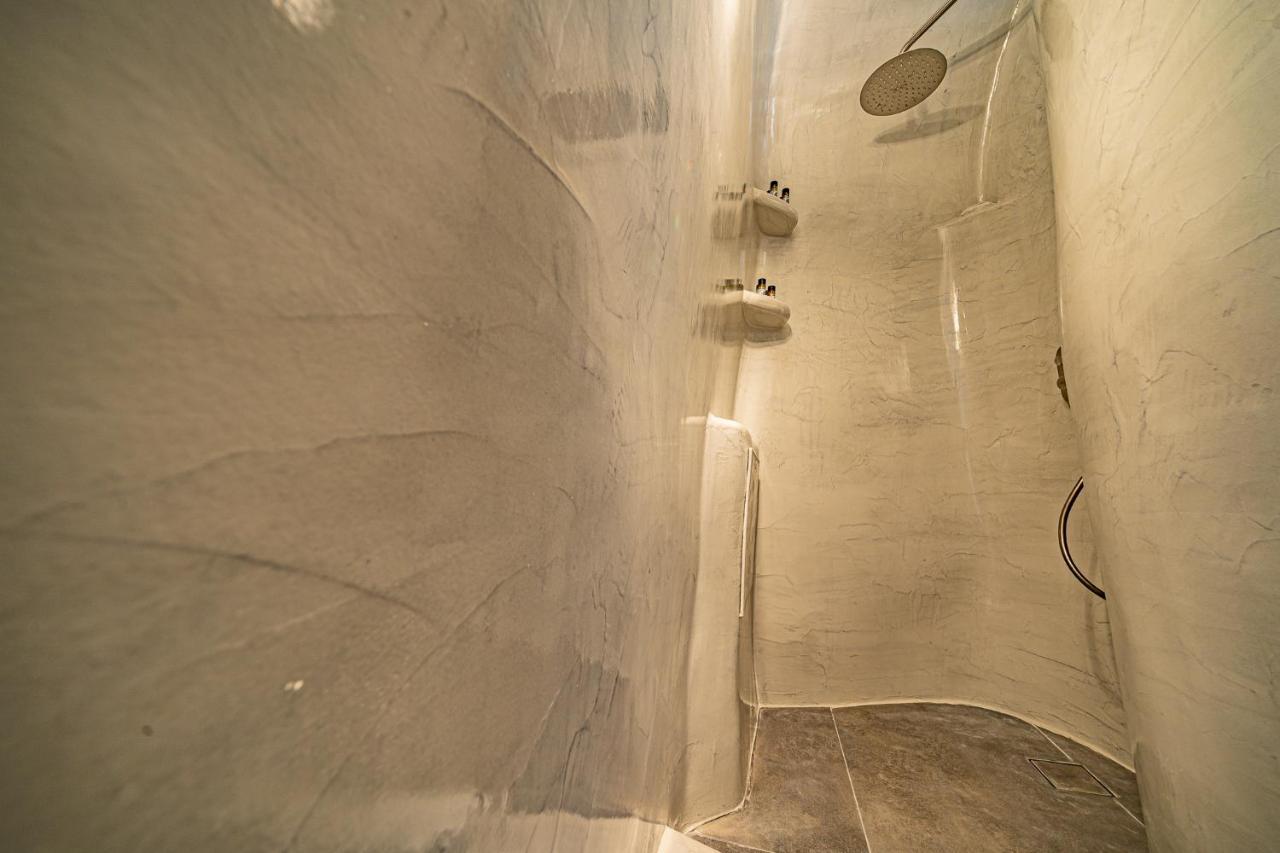 Couple Cave Suite with outdoor Hot Tub