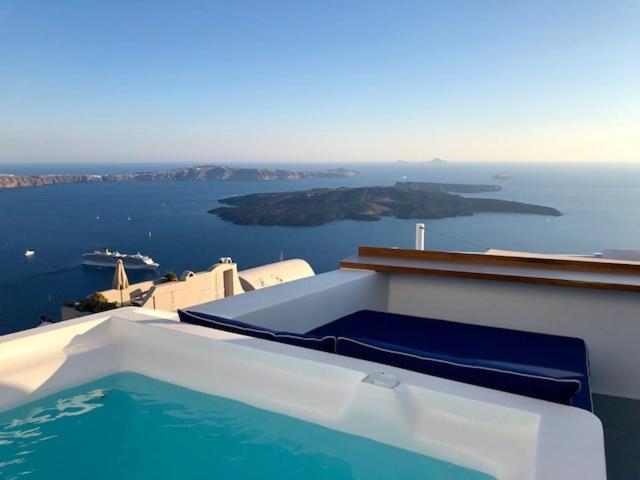 VIP Suite Outdoor Plunge Pool Caldera View