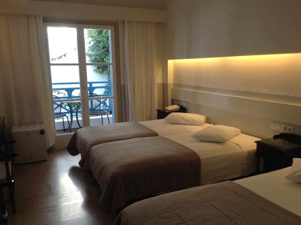 Triple Room with Courtyard View