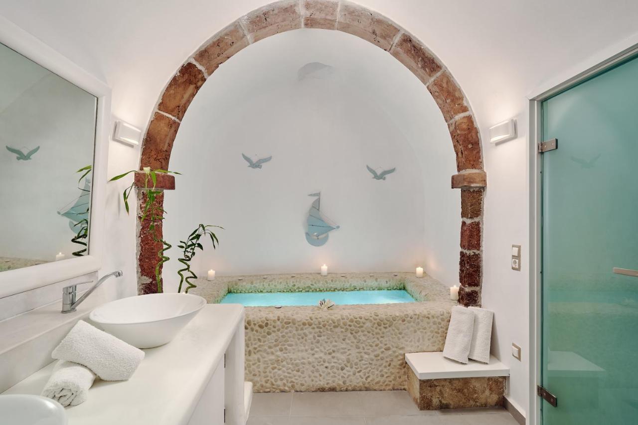 Deluxe Apartment Indoor & Outdoor Hot Tub Caldera View