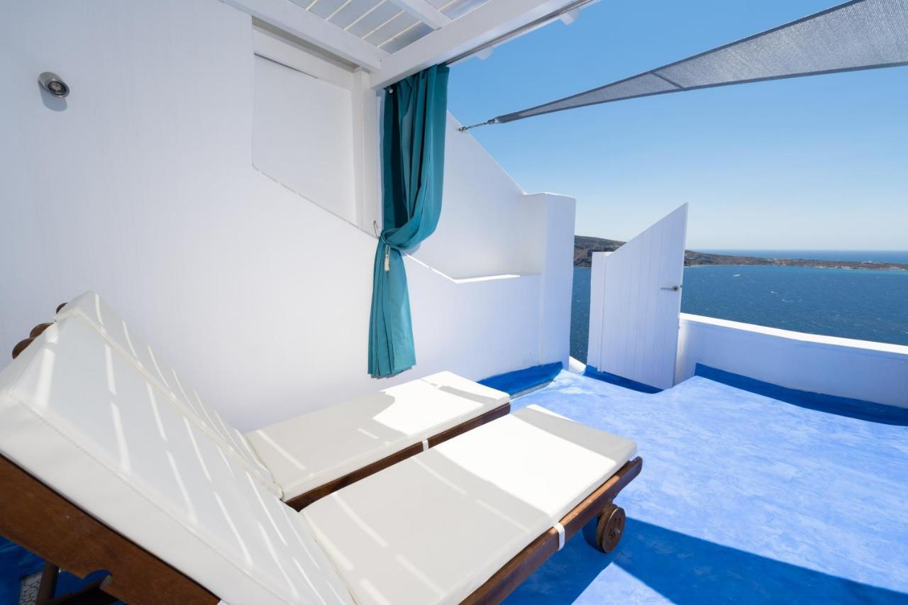 Honeymoon Villa Outdoor Hot Tub Caldera View
