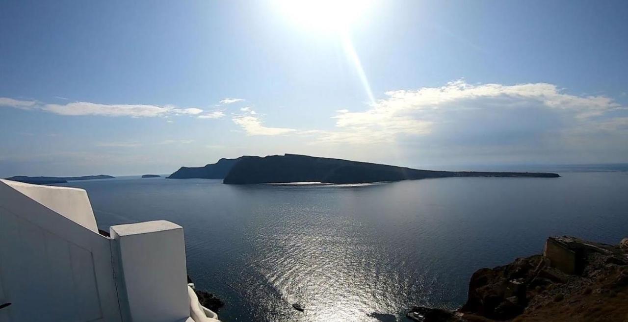 Honeymoon Villa Outdoor Hot Tub Caldera View
