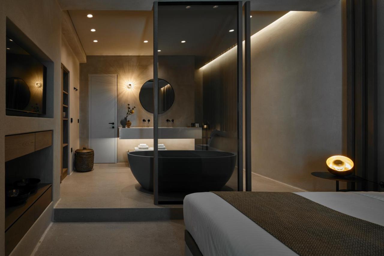 CROWN Grand Split-level Suite with Private Pool & Outdoor Hot Tub,1121703573:JPEG