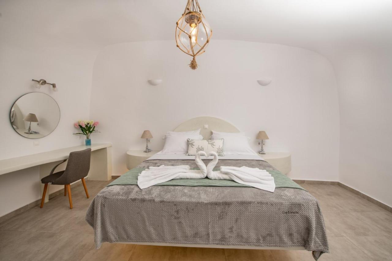 Deluxe Cave Suite Outdoor Jetted Tub Sea & Sunset View