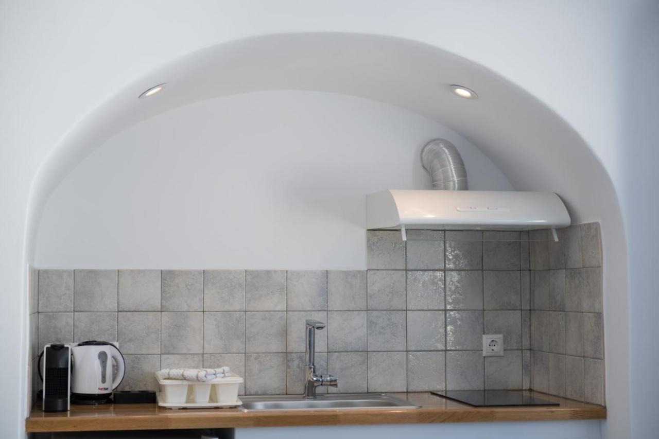 Deluxe Cave Suite Outdoor Jetted Tub Sea & Sunset View