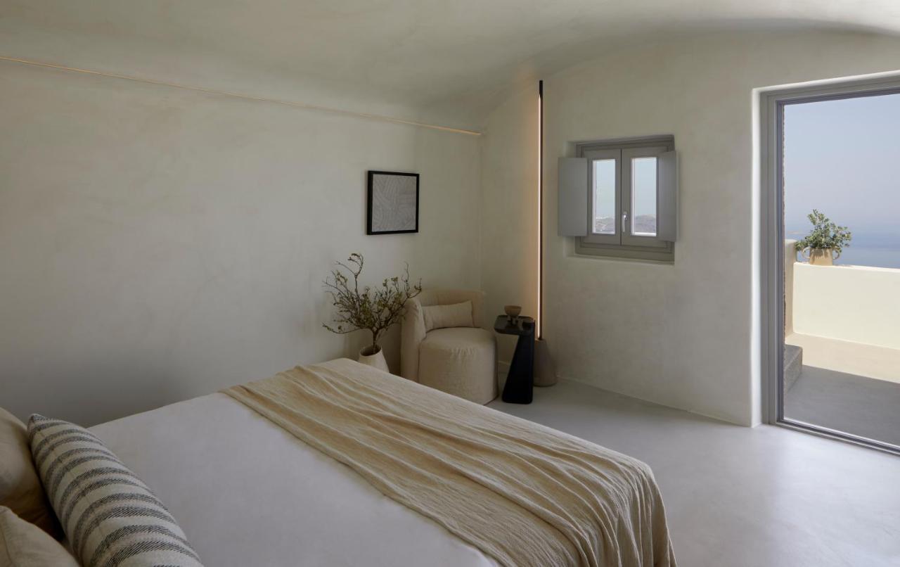 Grace Suite with Plunge Pool and Caldera View
