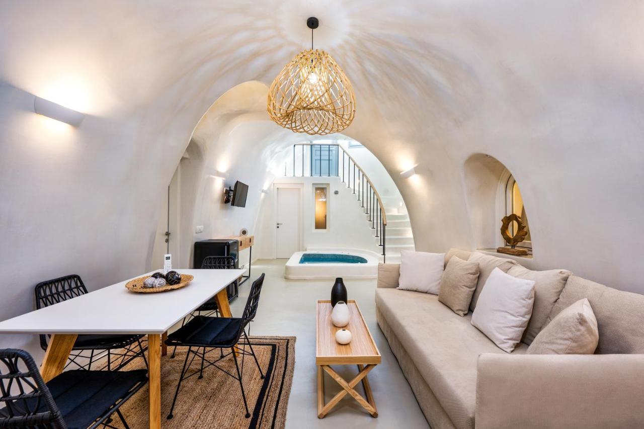 Suite Lit King-Size creusée dans la roche avec bain à remous intérieur