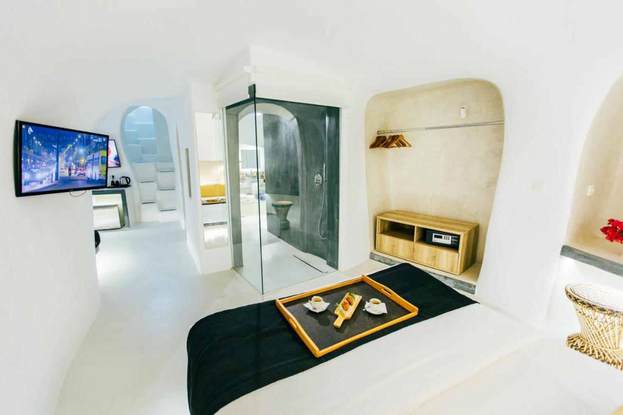 Exclusive Cave Suite with Sea View Terrace & Hot Tub