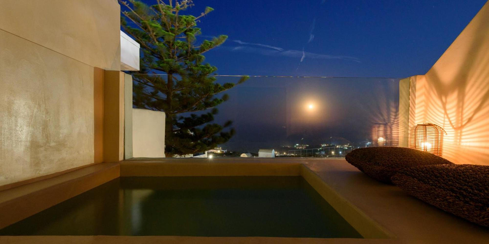 Suite Heated Jacuzzi Sea View