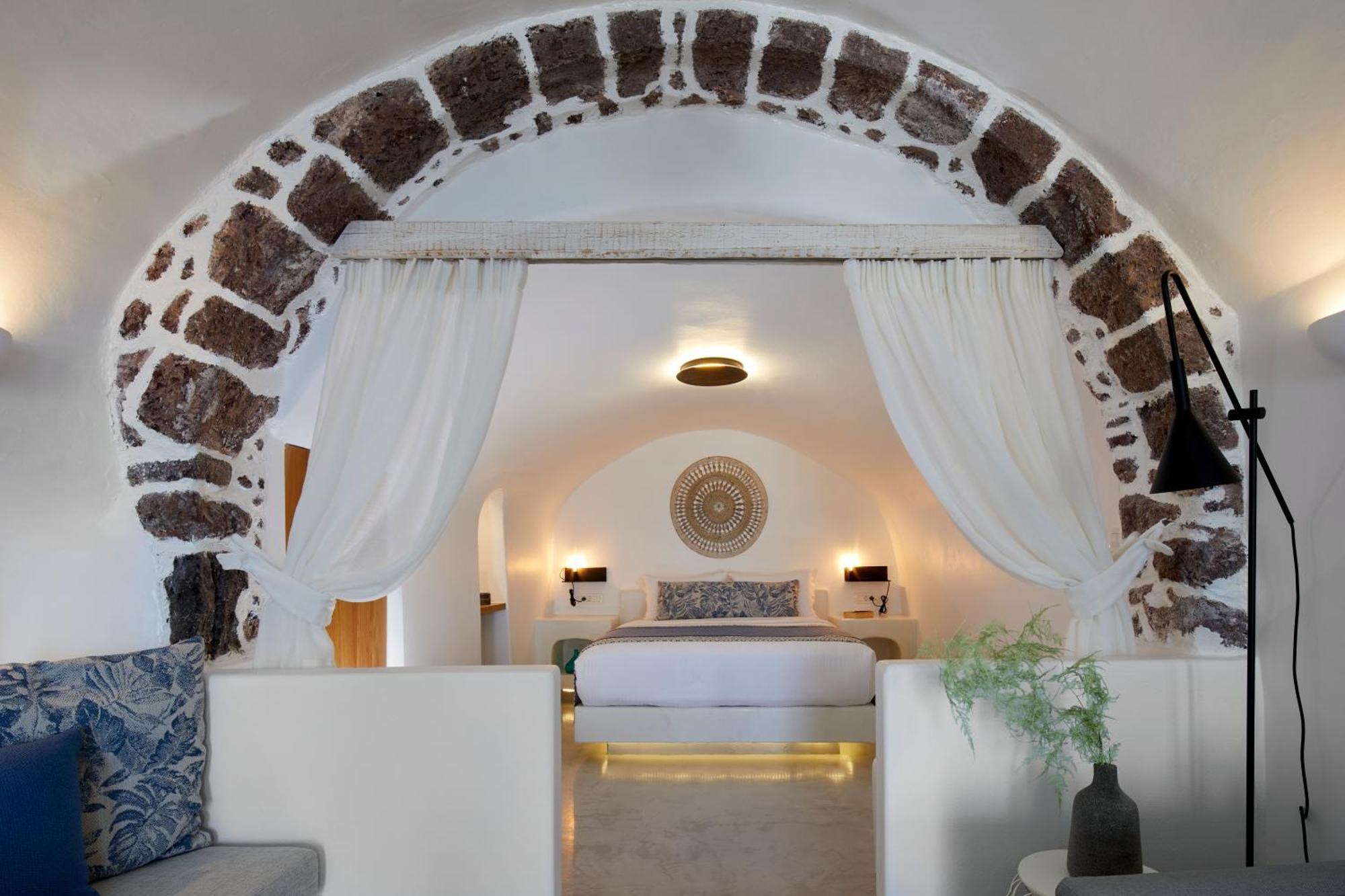 Cave Honeymoon Suite Outdoor Hot Tub Caldera View