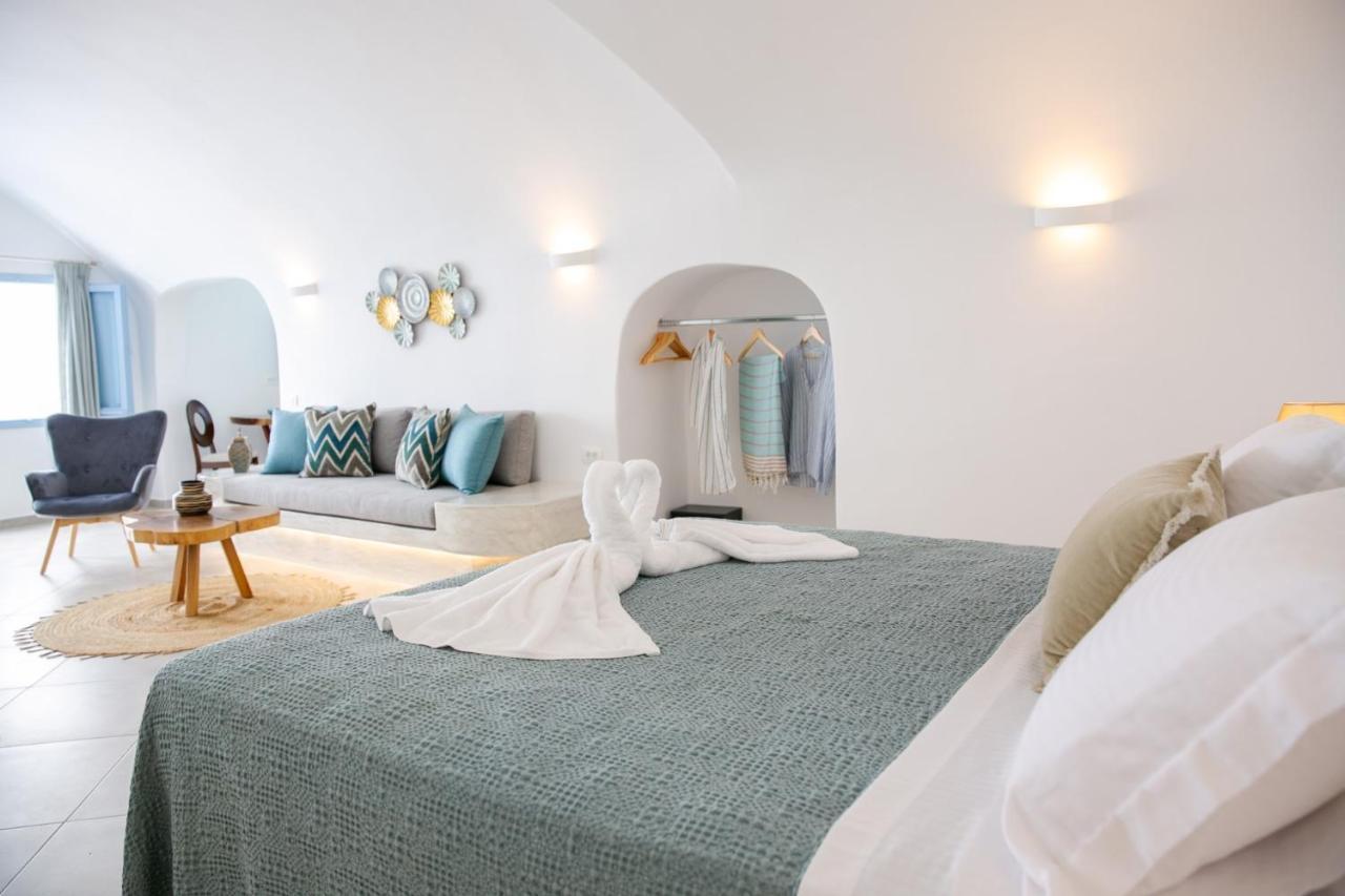 Panoramic Cave Suite Outdoor Jet Tub Sea & Sunset View
