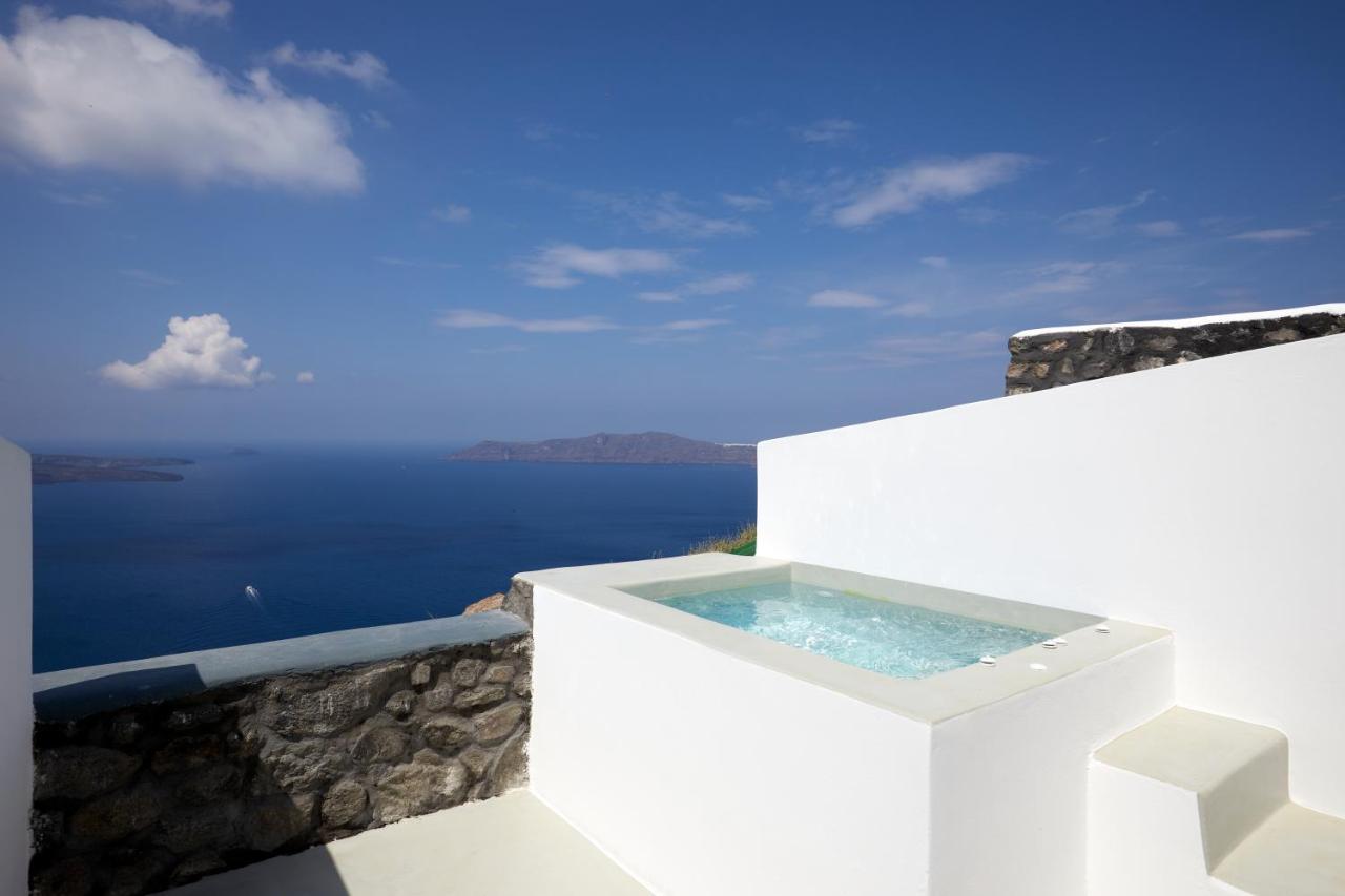 Serenity Suite caldera view hot tub