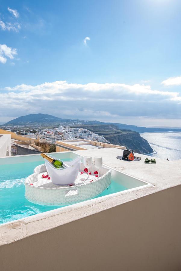 CLIFF SUITE WITH CALDERA VIEW AND OUTDOOR JACUZZI