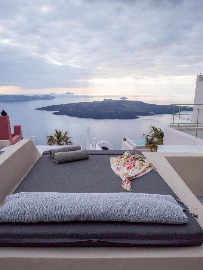 CAVE SUITE WITH CALDERA VIEW AND OUTDOOR JACUZZI
