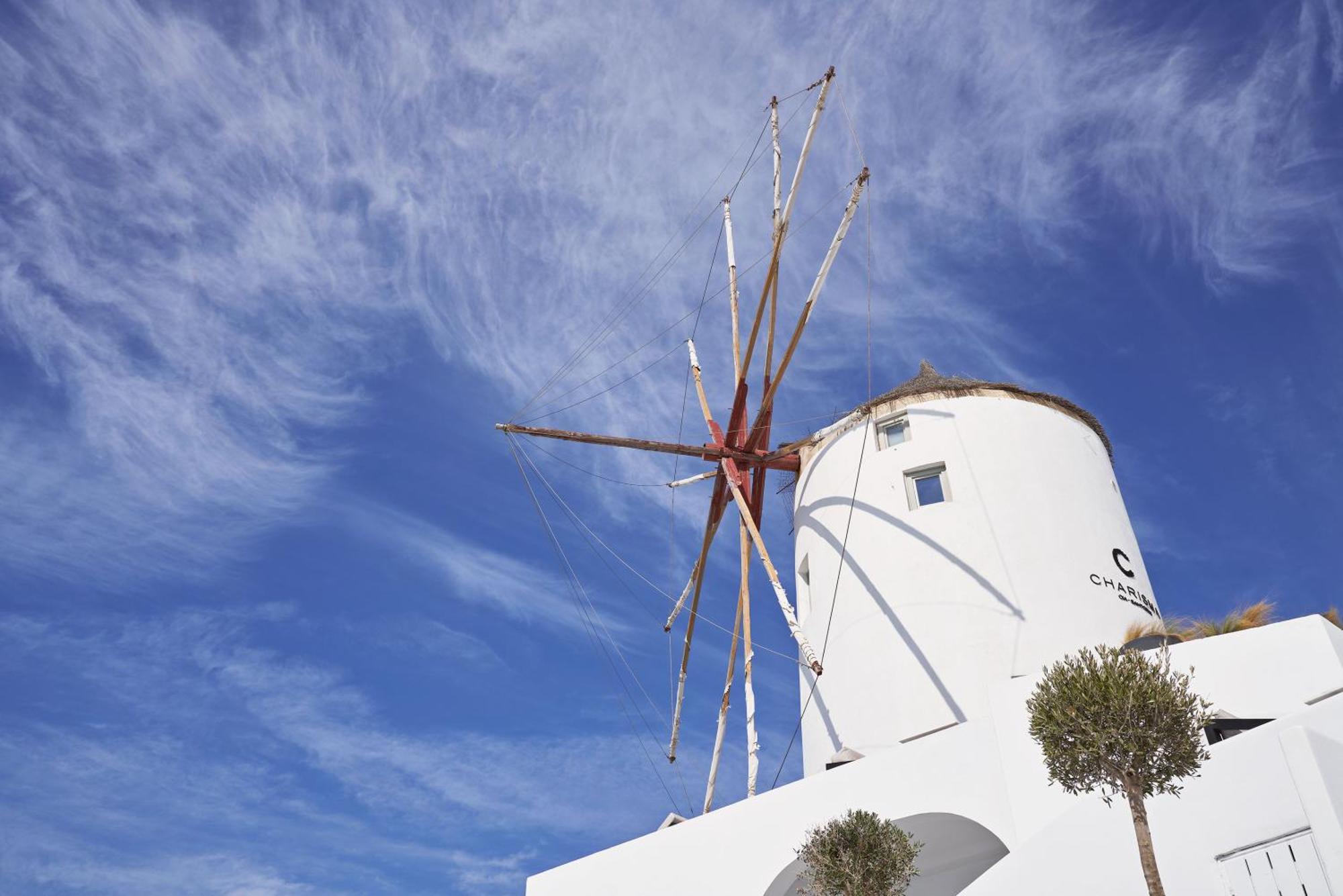 Charisma Windmill with Jetted Tub and caldera view