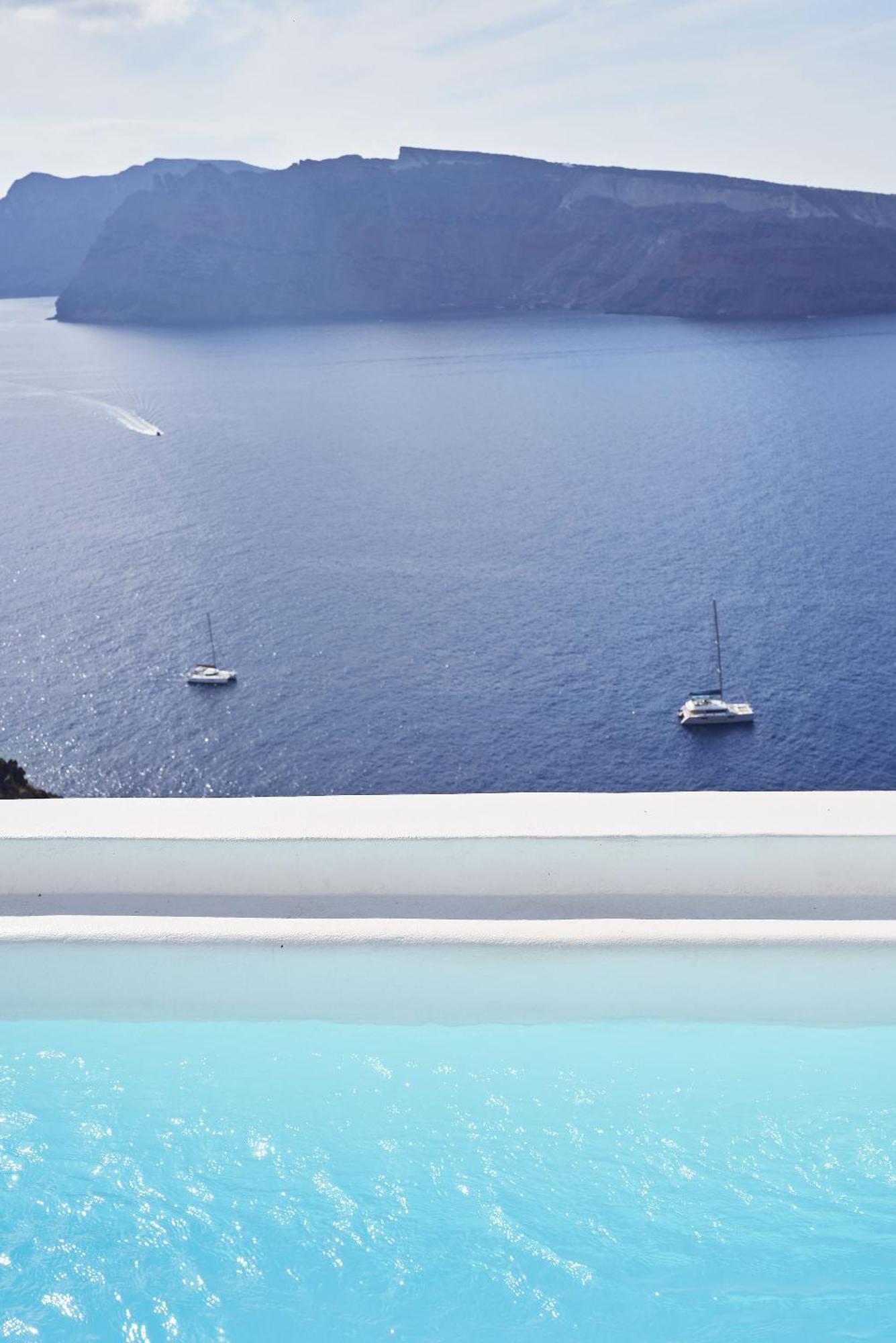 Honeymoon Suite with Jetted Tub and Caldera View