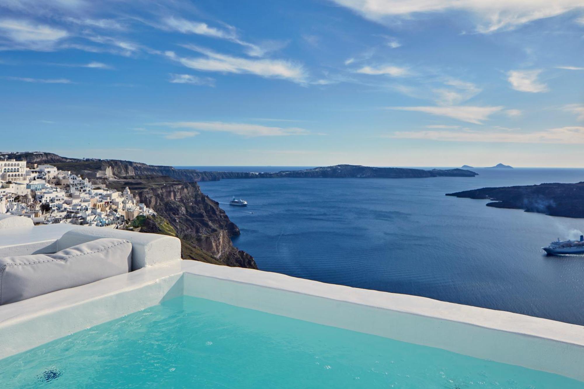 Cliff Honeymoon Suite outdoor jetted tub