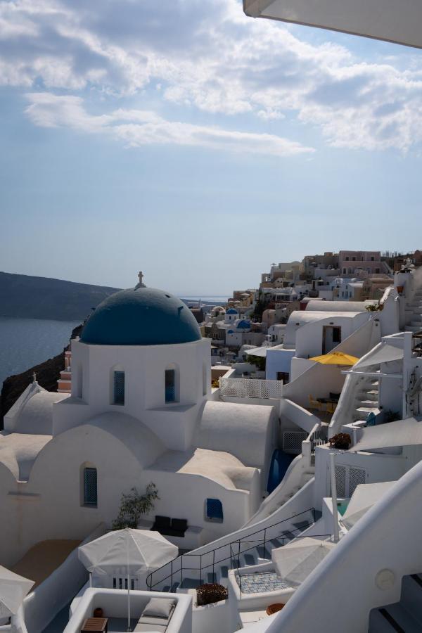 Suite with Outdoor Plunge Pool, Balcony and Blue Domes View