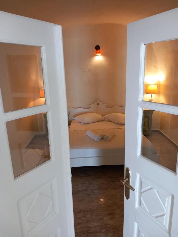 Cave Apartment Caldera & Sunset View Shared Jetted Tub Ambient Water