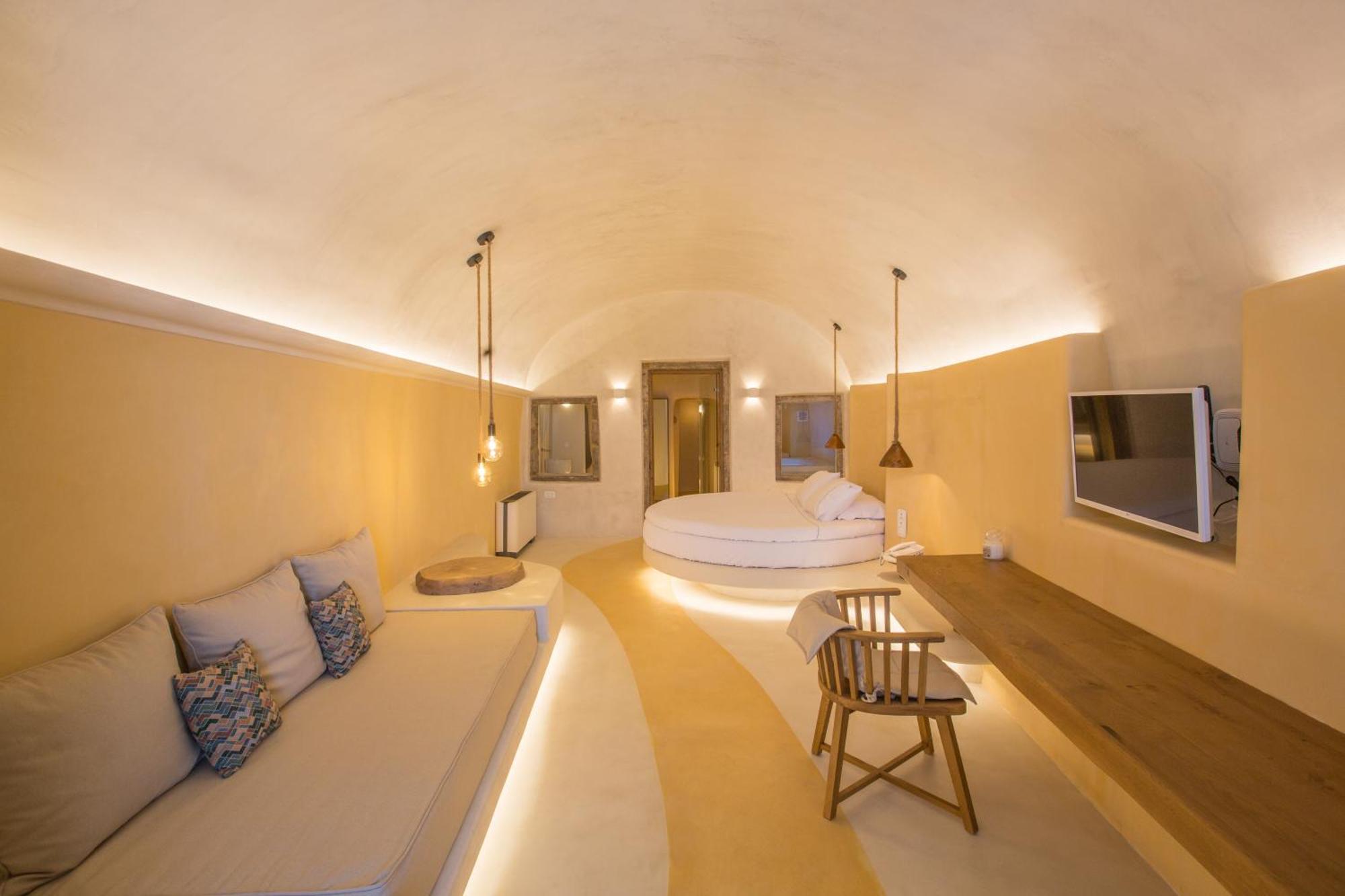 Queen Suite with Spa Bath
