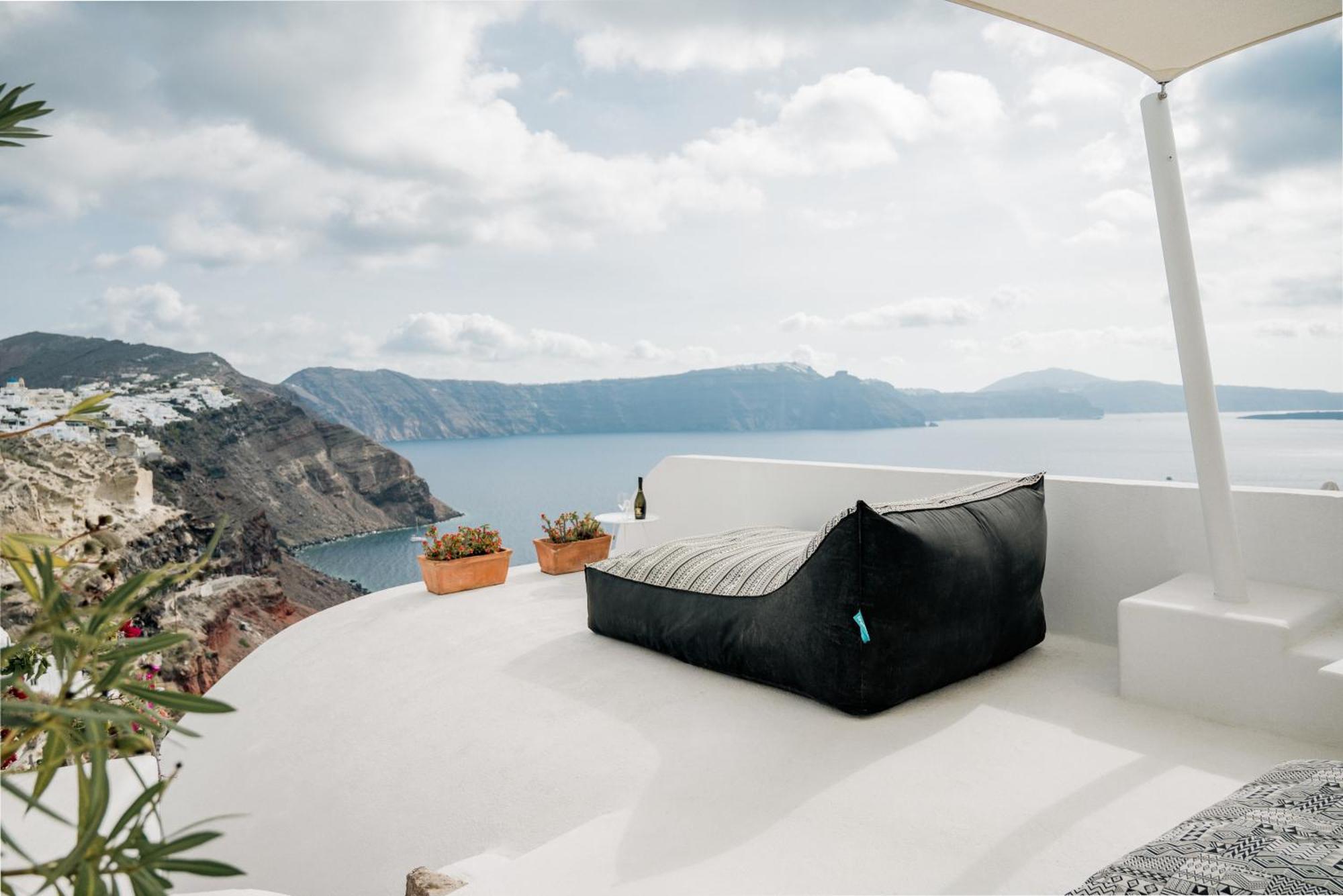 Elegant Suite Plunge Pool Caldera View