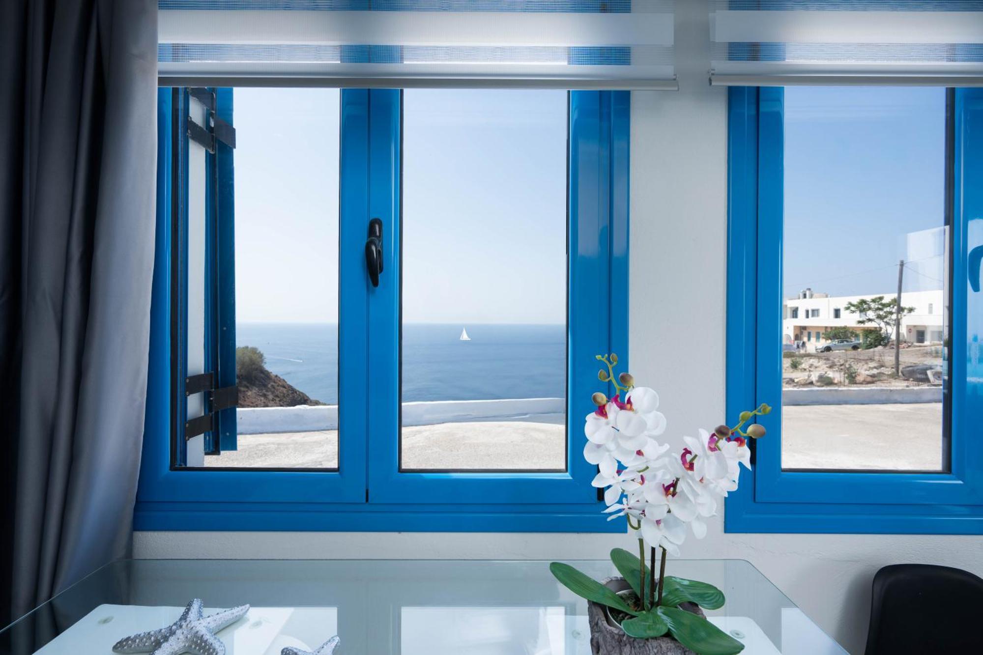 Deluxe Suite with private outdoor jetted tub & Sea View