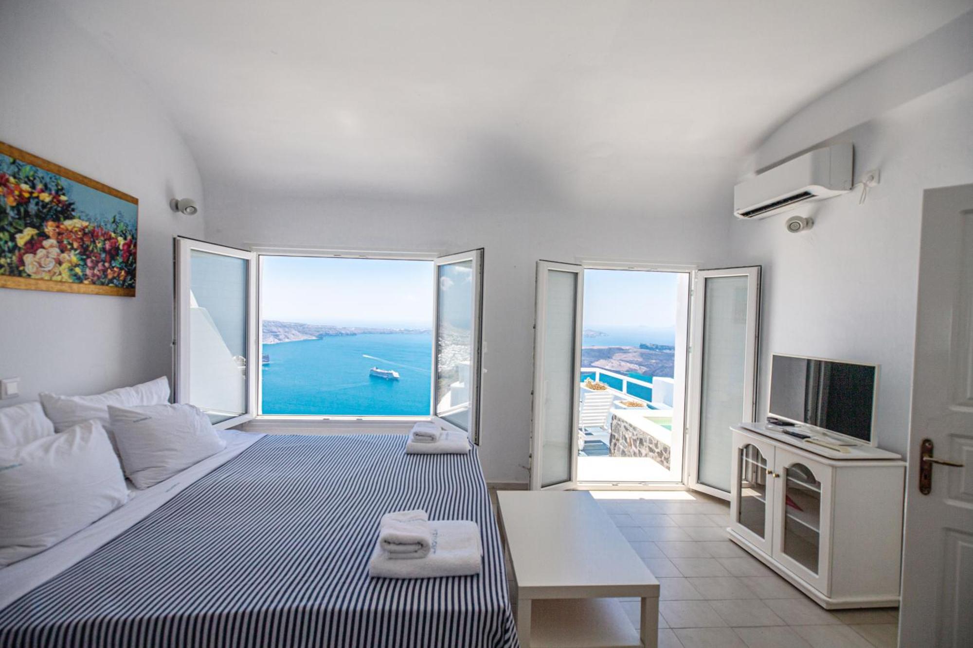 Caldera Mare Suite Hot Tub