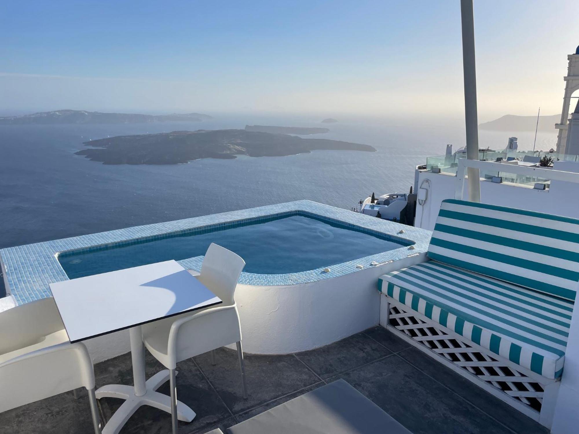 Caldera Mare Suite Hot Tub