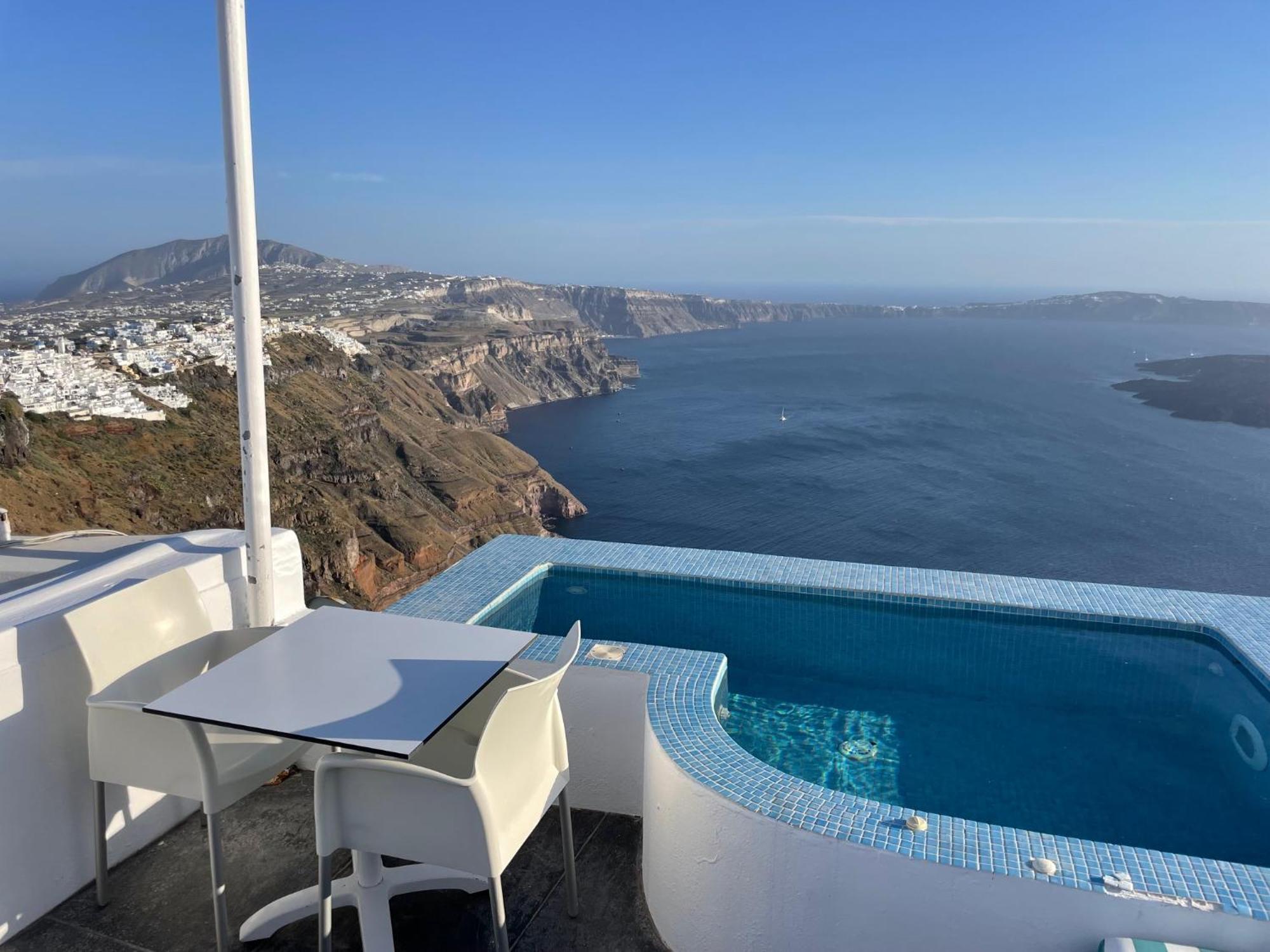 Caldera Mare Suite Hot Tub