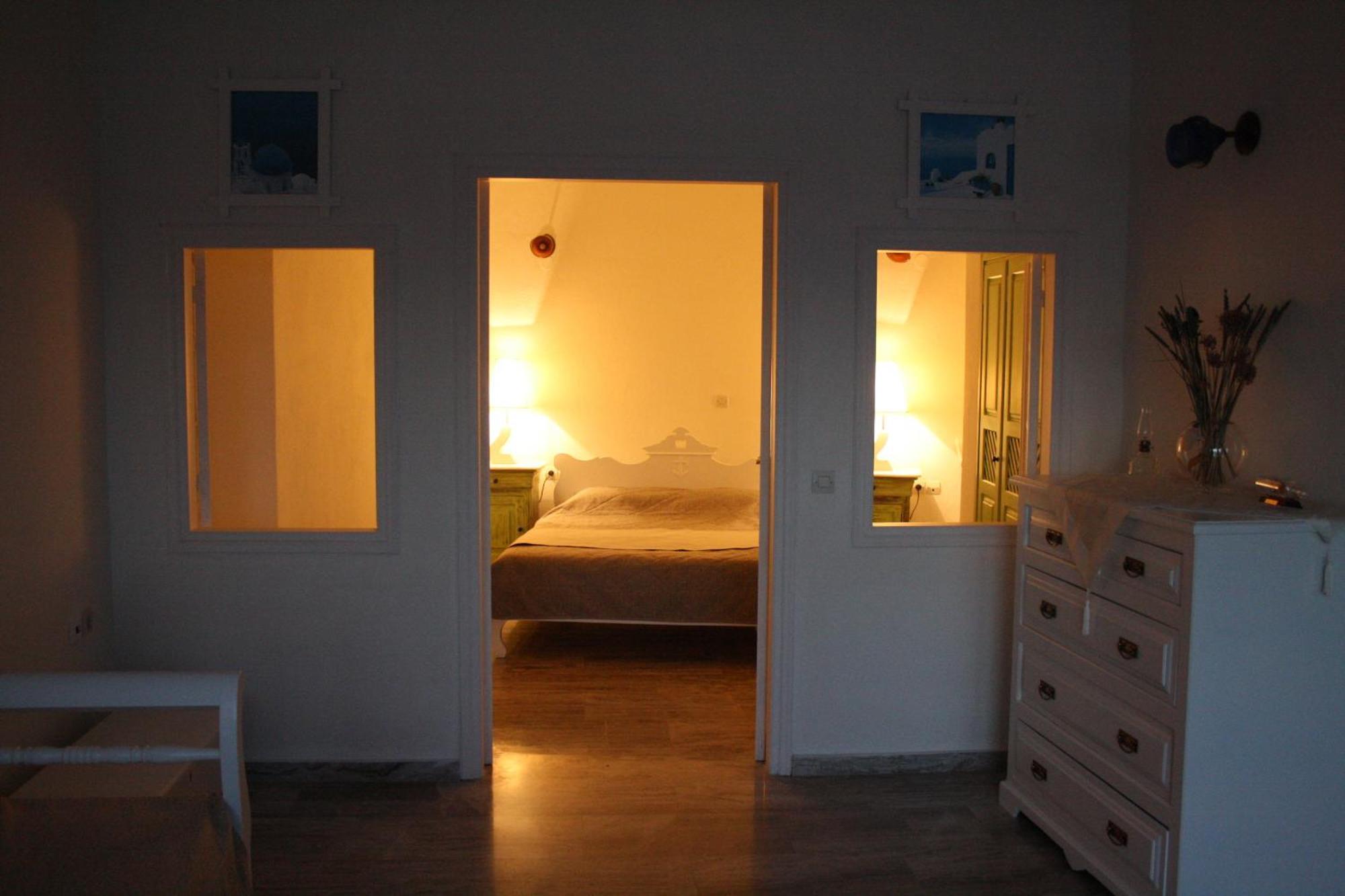 Cave Apartment Caldera & Sunset View Shared Jetted Tub Ambient Water