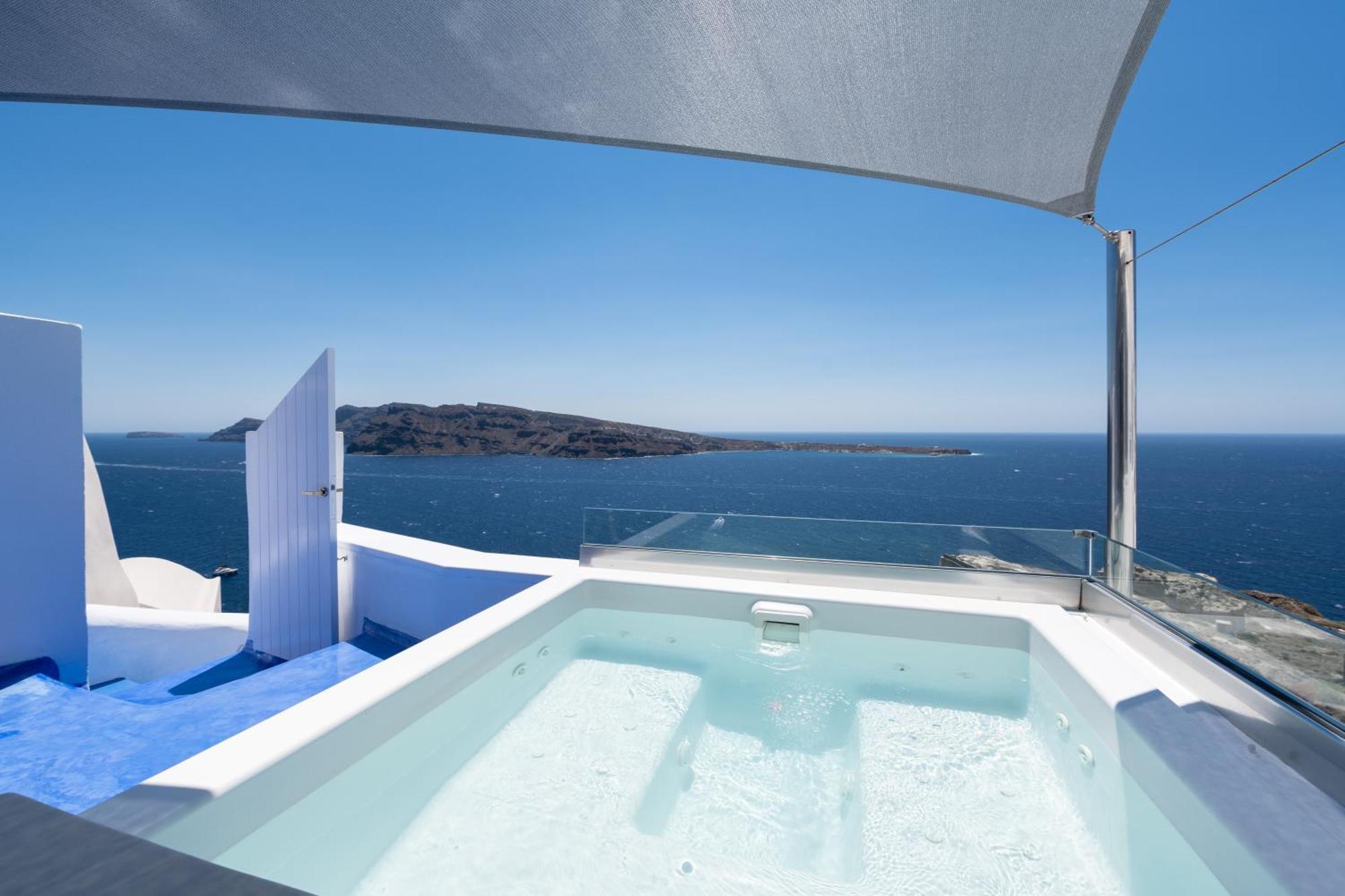 Honeymoon Villa Outdoor Hot Tub Caldera View
