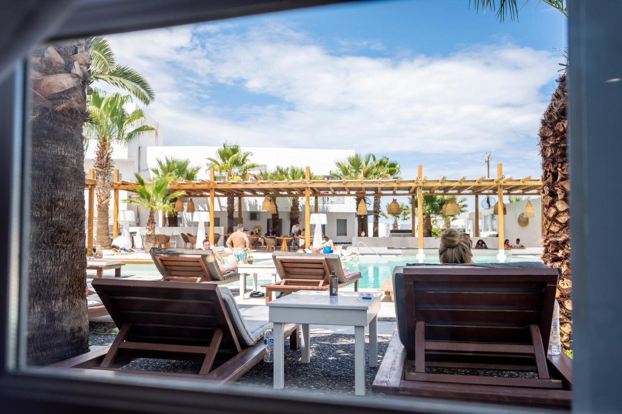 Superior Room sharing pool Garden View
