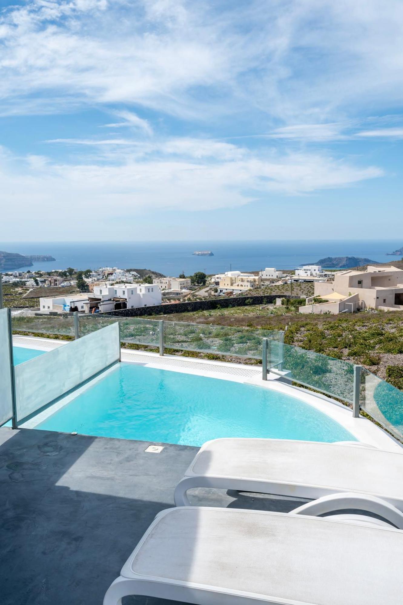 Superior with Private Pool & Sea View