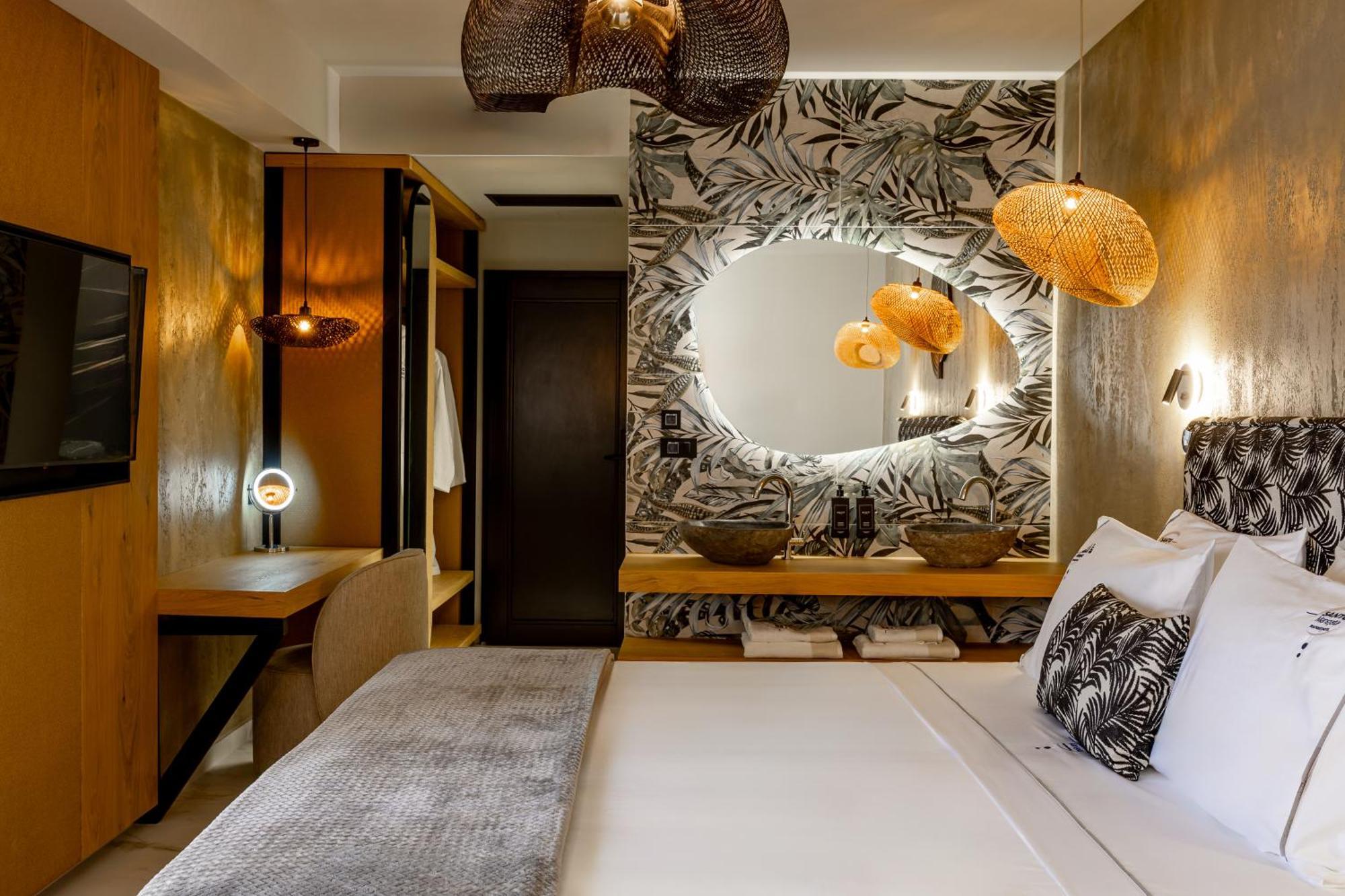Executive Suite Outdoor Jetted Tub,1641211207:JPEG