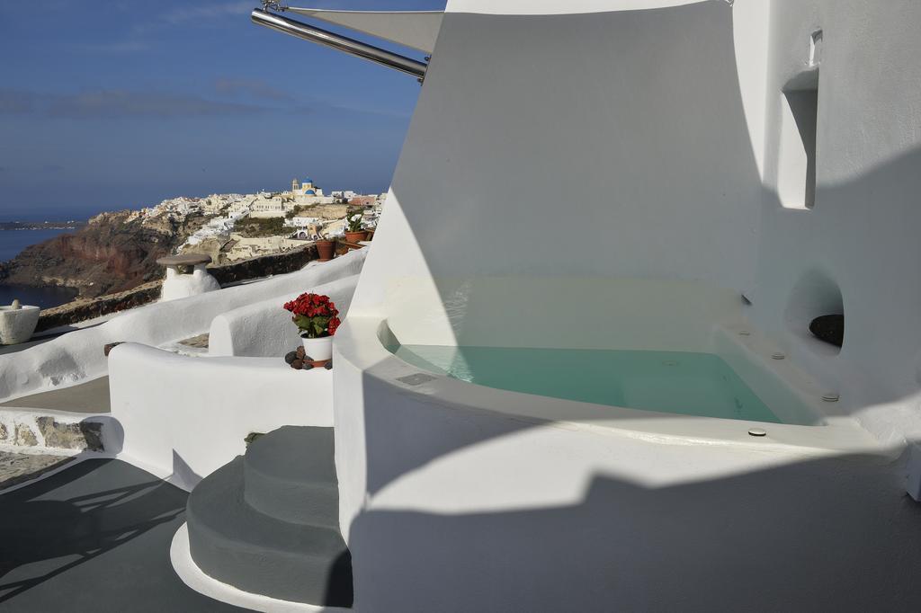 Traditional Cave House with Outdoor Hot Tub and Caldera View,630289290:JPEG