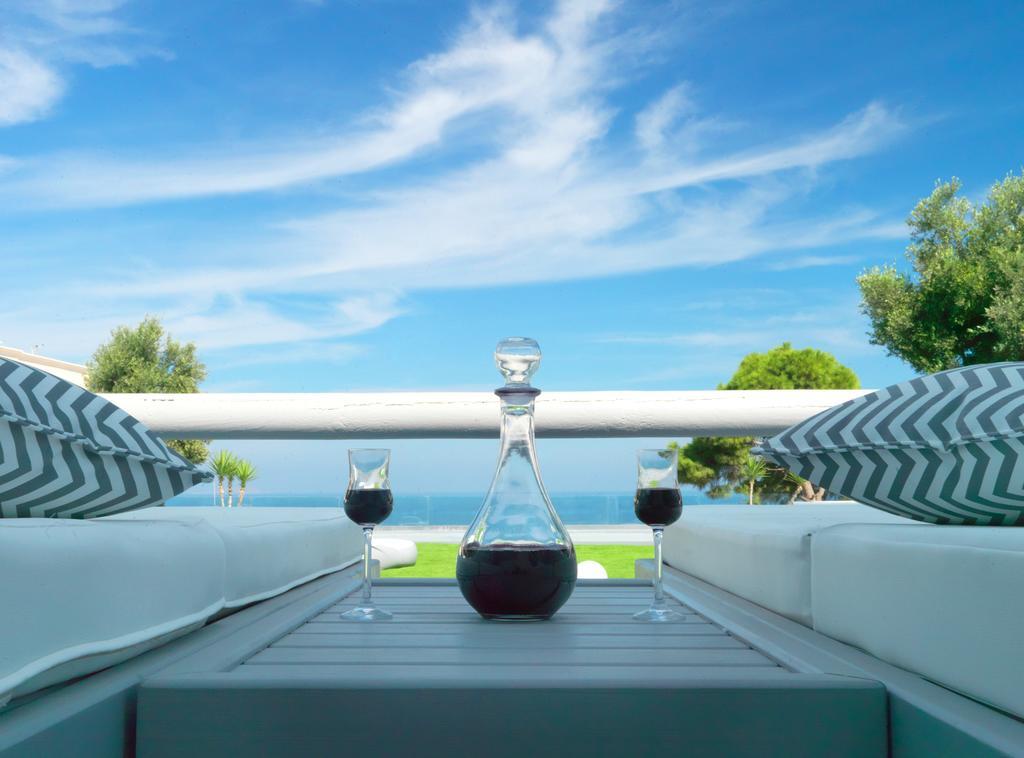 Villa mit 2 Schlafzimmern, Innenwhirlpool und eigenem Pool (Aqua Marine Villa)