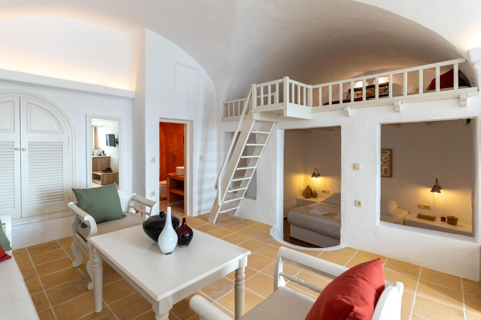 Cave Suite Caldera View