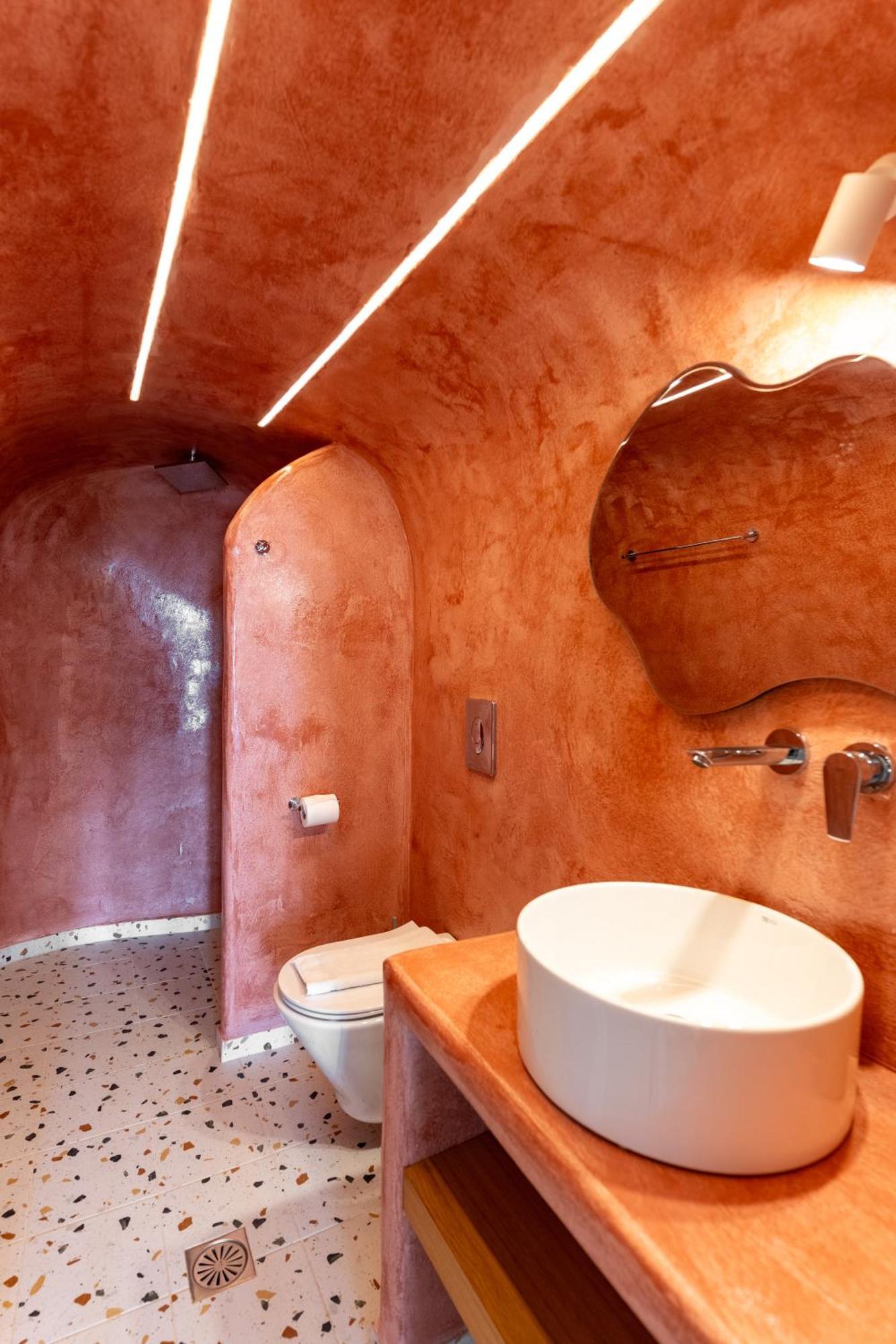Cave Suite Caldera View