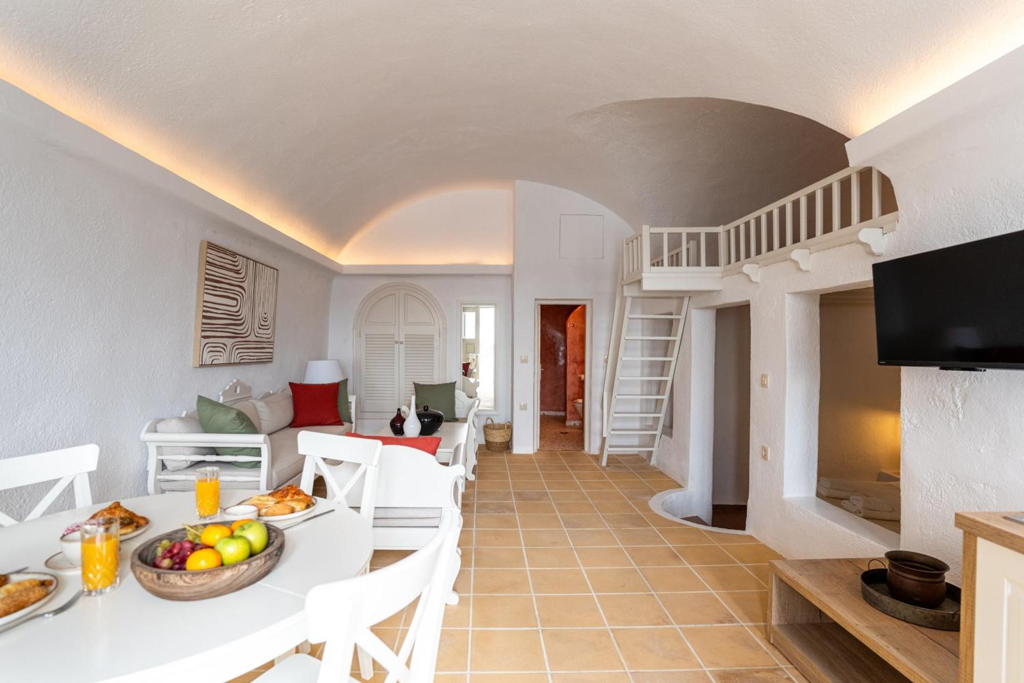 Cave Suite Caldera View
