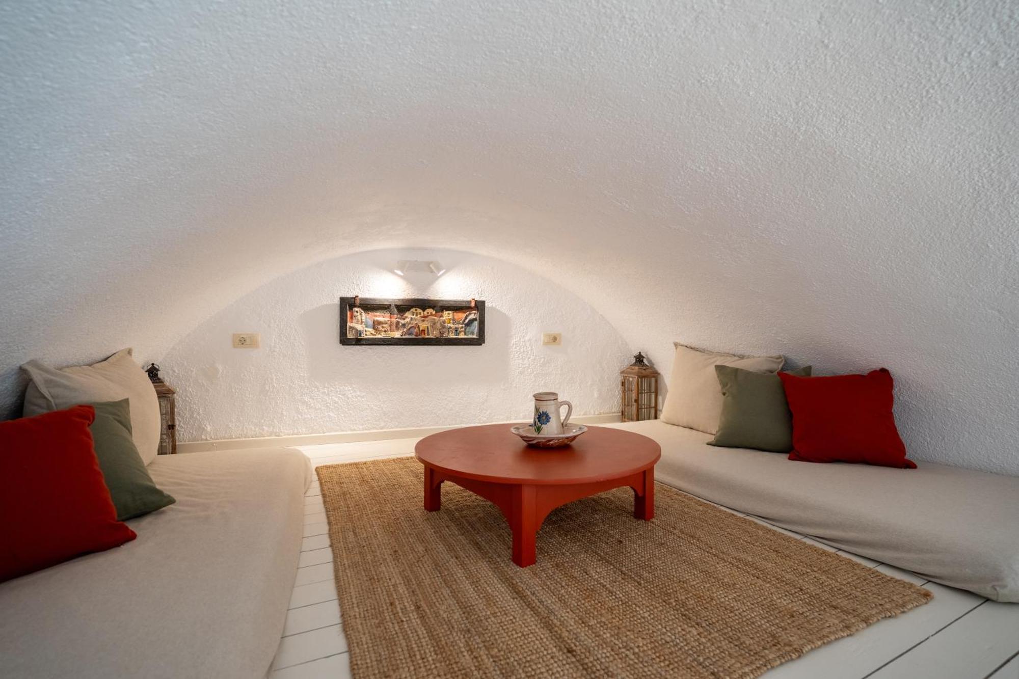 Cave Suite Caldera View