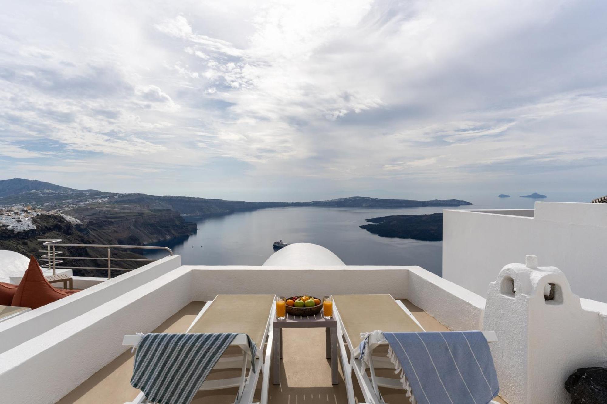 Cave Suite Caldera View