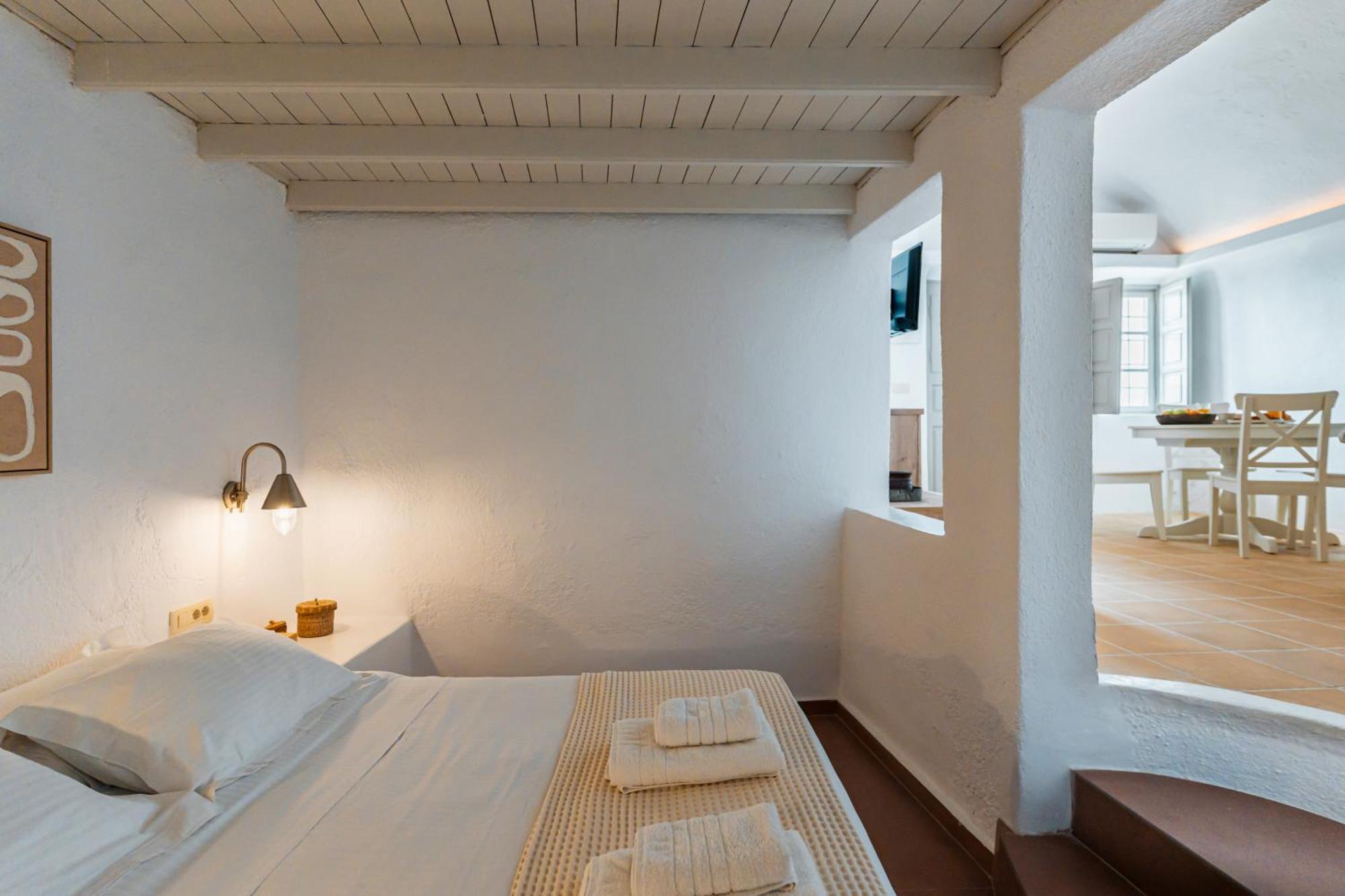 Cave Suite Caldera View