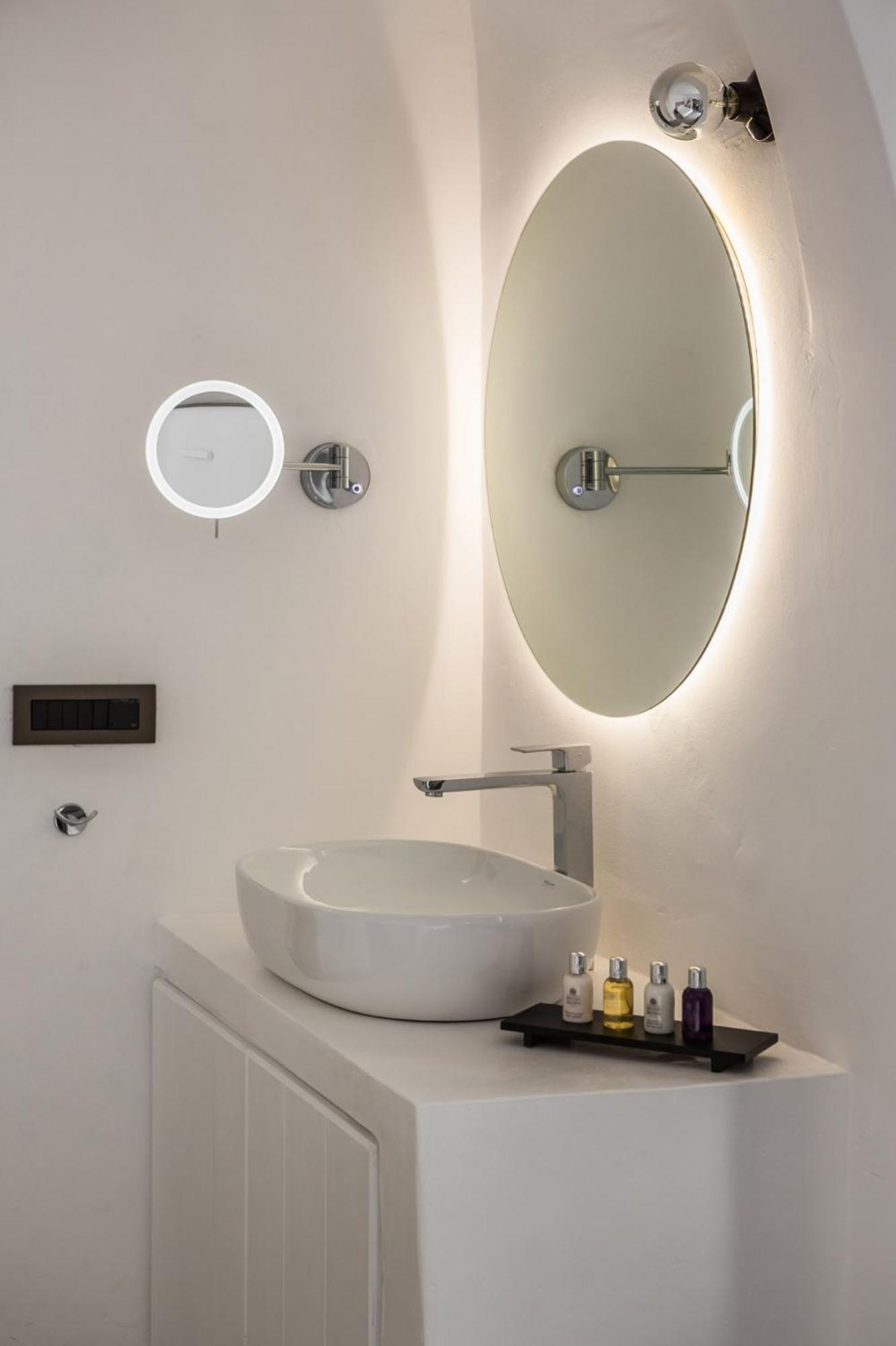 Superior Deluxe Suite with Caldera and Sea View,1756504360:JPEG