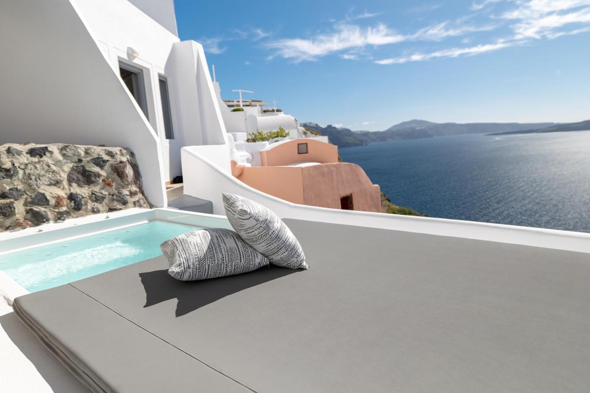 Panoramic Cave Suite with outdoor Hot Tub and Caldera View,1756654170:JPEG