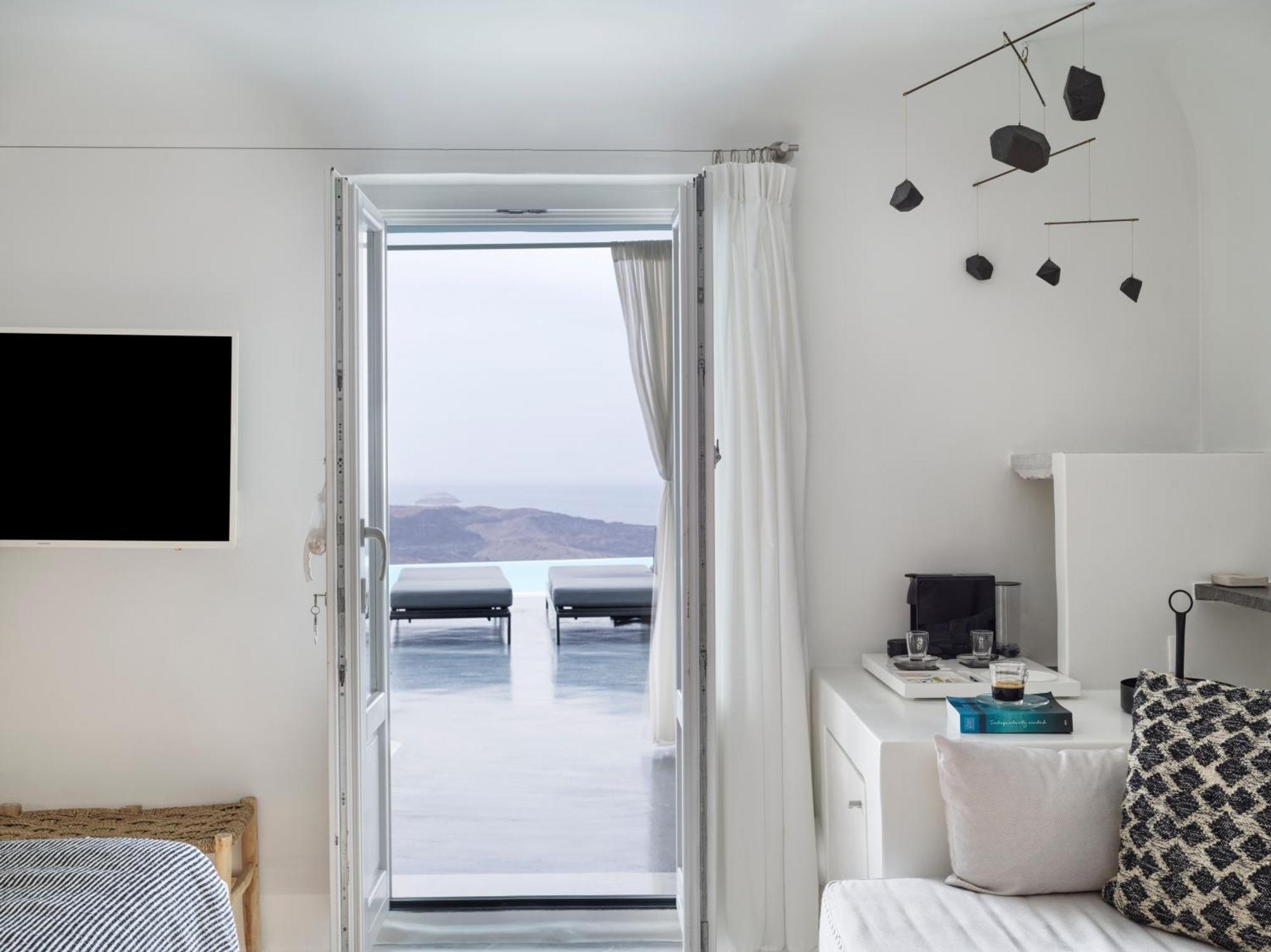 Cave Suite indoor jetted tub
