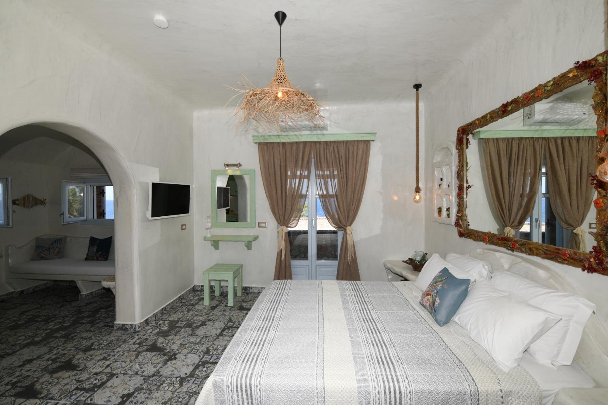 Luxury Seaside Suite Sea View Outdoor Jetted Tub