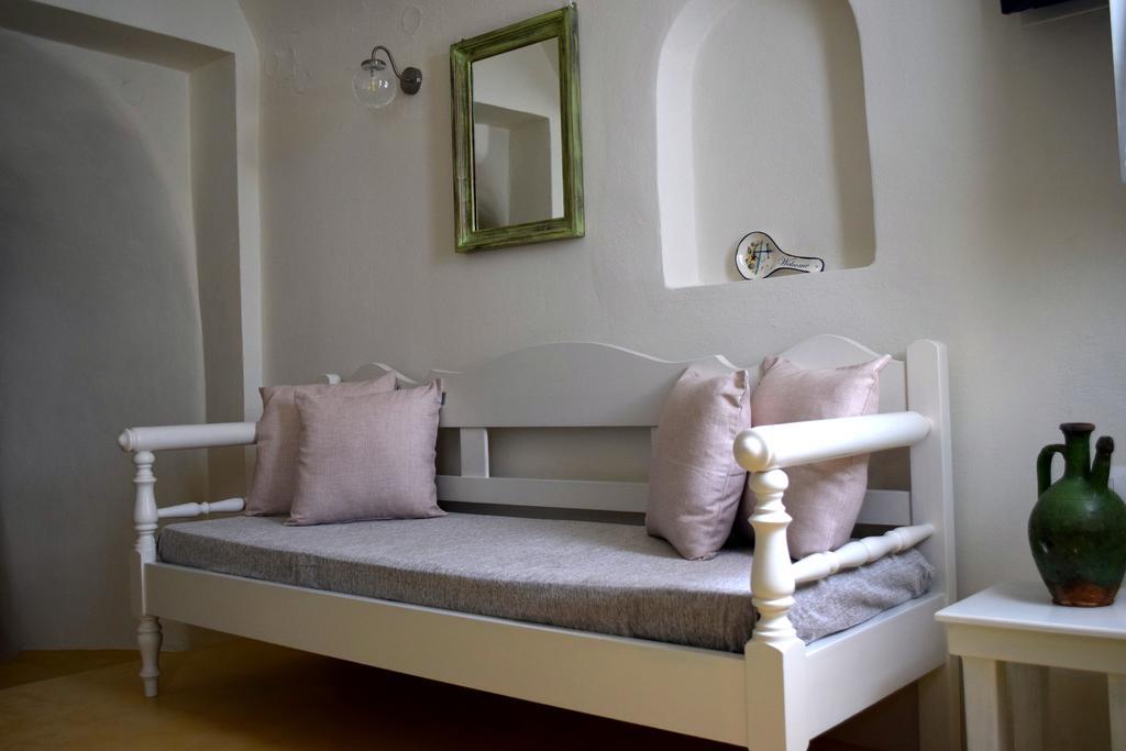 Cave Studio Caldera & Sunset View Shared Jetted Tub Ambient Water