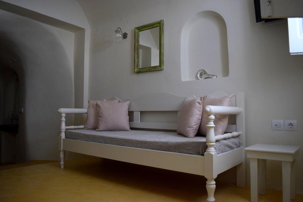Cave Studio Caldera & Sunset View Shared Jetted Tub Ambient Water