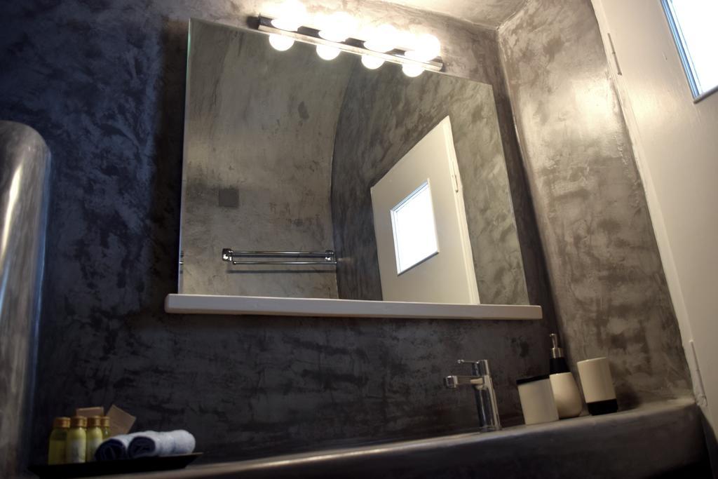 Cave Studio Caldera & Sunset View Shared Jetted Tub Ambient Water